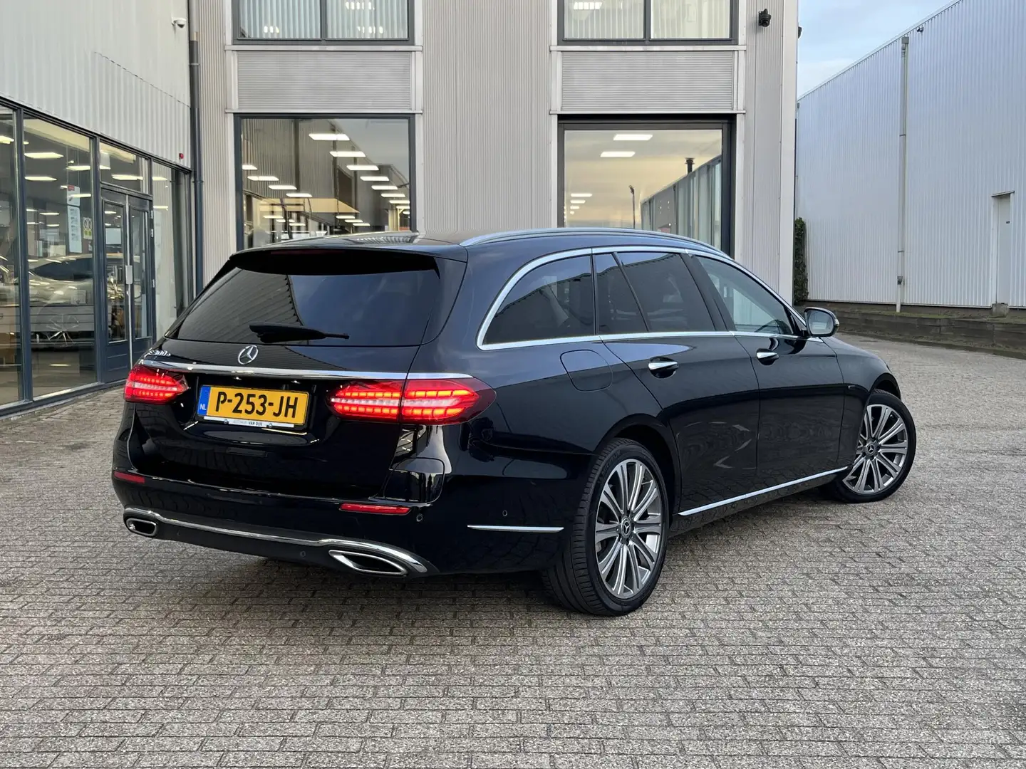 Mercedes-Benz E 300 Estate e Avantgarde | Leder/Navi/Adapt.Cruise/Clim Noir - 2