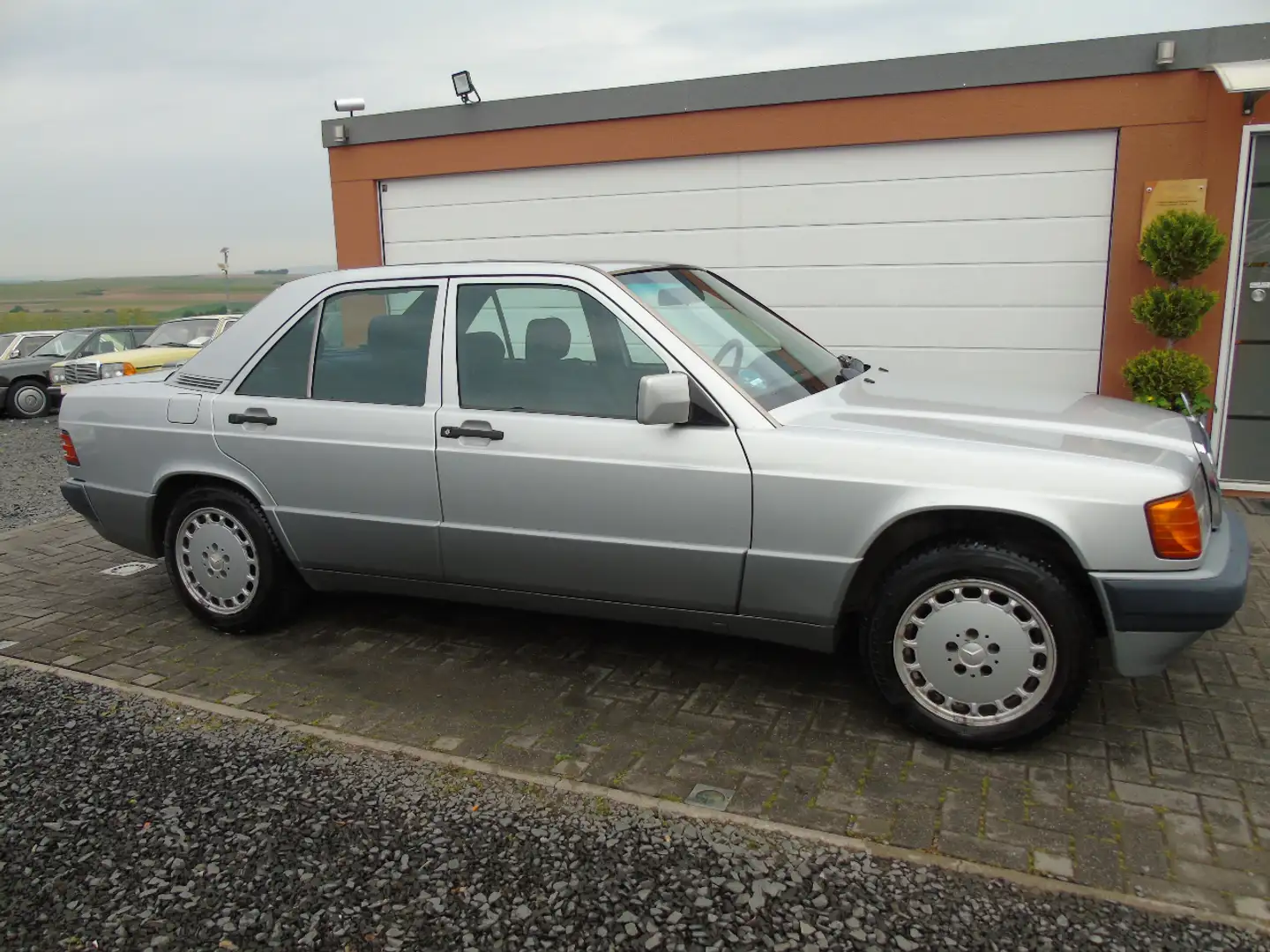 Mercedes-Benz 190 1,8 L* SCHIEBEDACH*ABS*CD+USB*ALUFELGEN*OLDTIMER!! Grau - 2