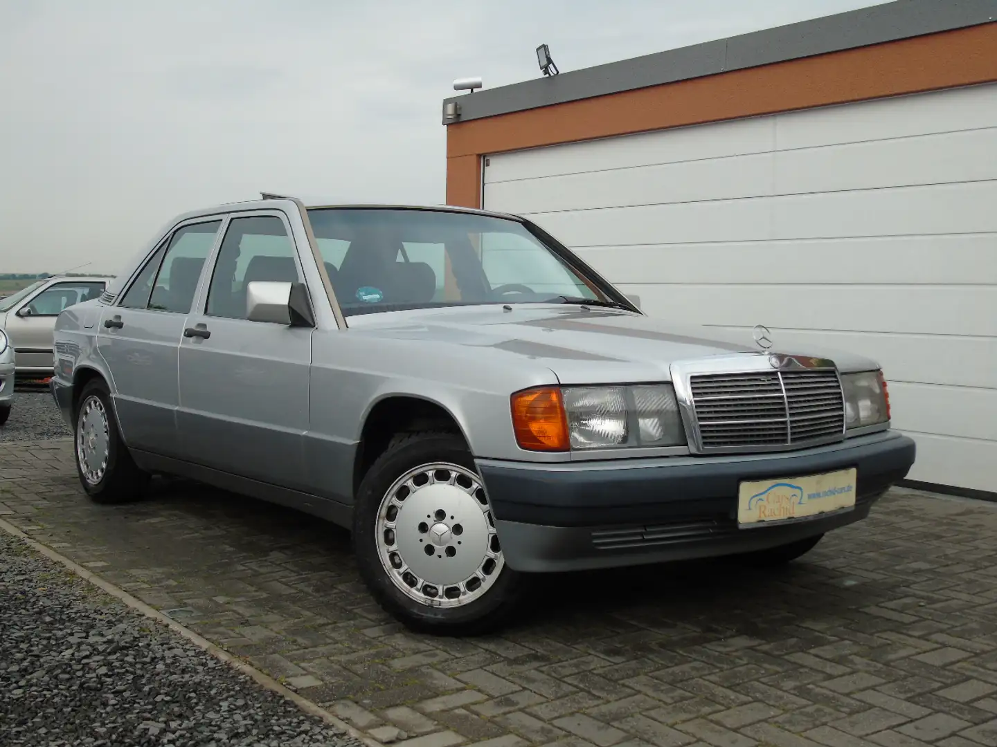 Mercedes-Benz 190 1,8 L* SCHIEBEDACH*ABS*CD+USB*ALUFELGEN*OLDTIMER!! Grijs - 1