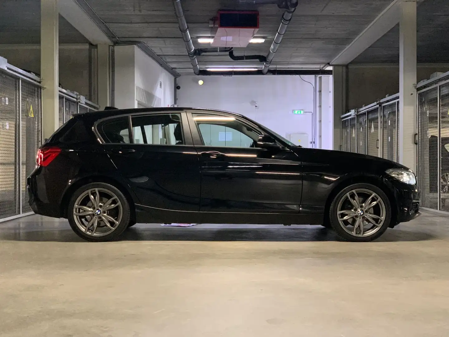 BMW 120 120i Advantage Zwart - 1