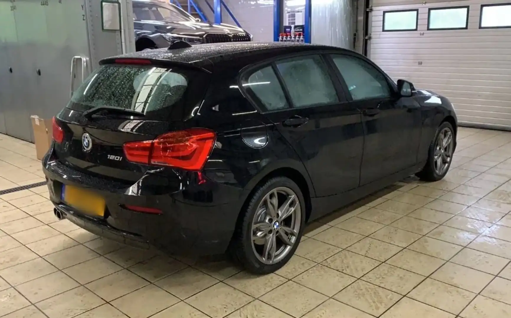 BMW 120 120i Advantage Zwart - 2