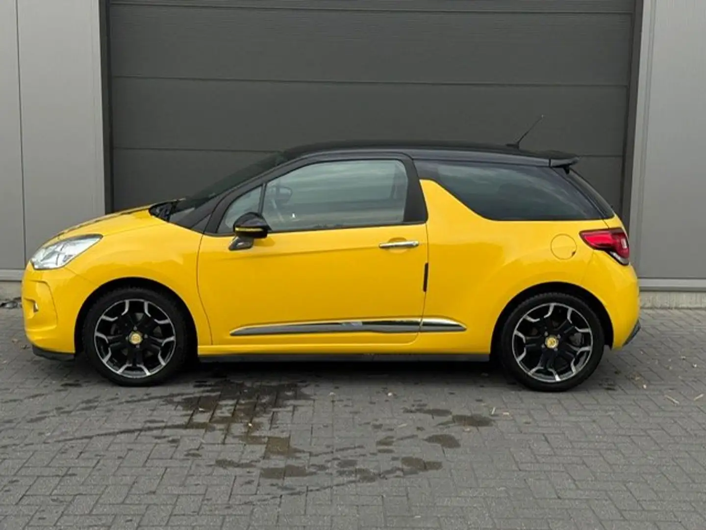 Citroen DS3 DS3 THP 150 SportChic Grau - 2