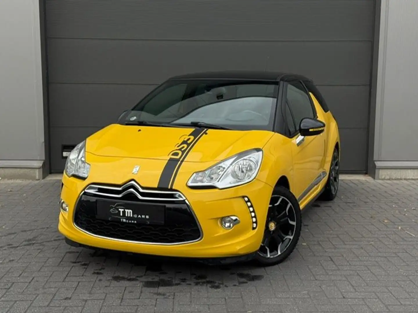 Citroen DS3 DS3 THP 150 SportChic Grau - 1