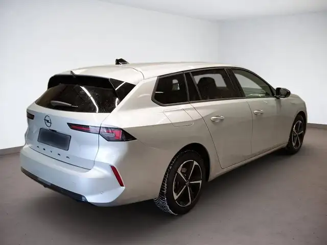 Opel Astra view 5