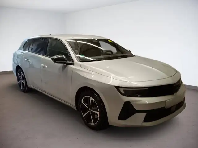 Opel Astra view 2