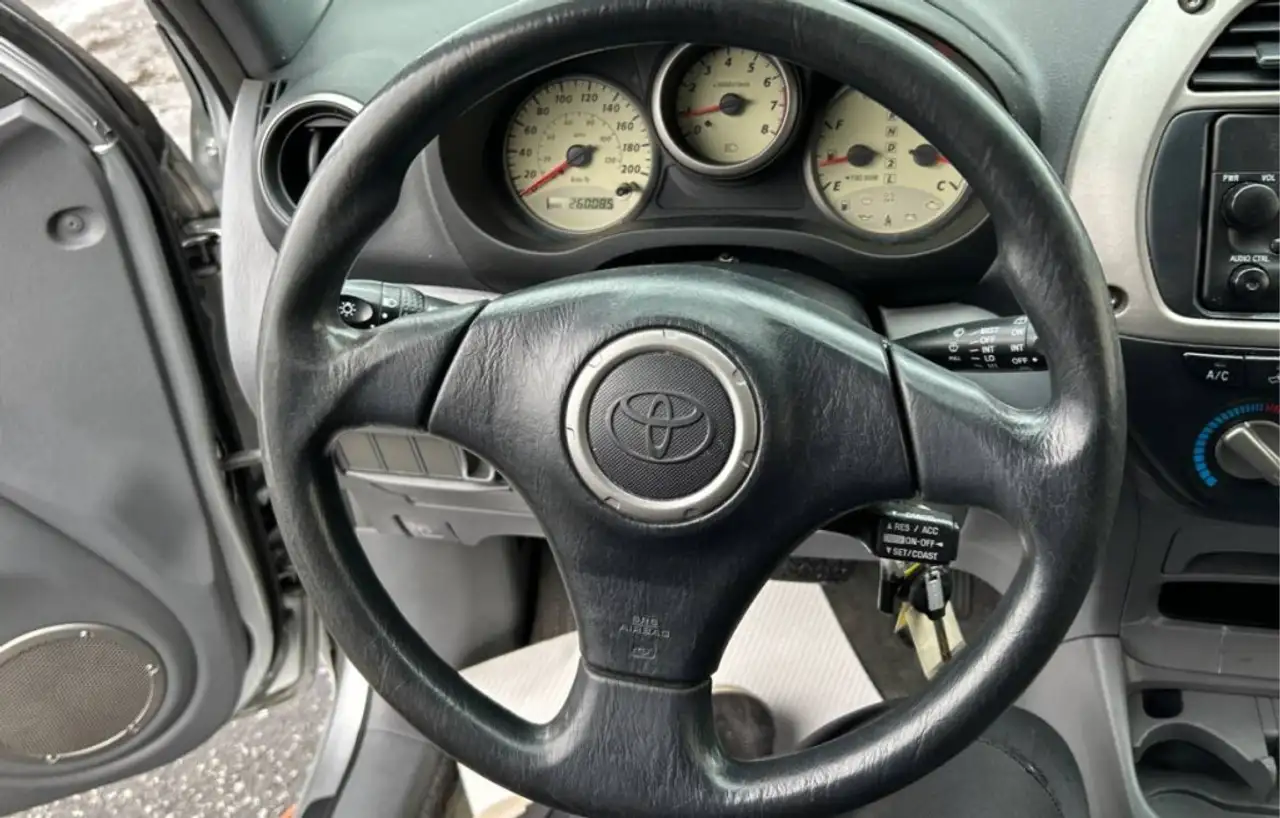 Toyota RAV 4 снимка Toyota RAV 4