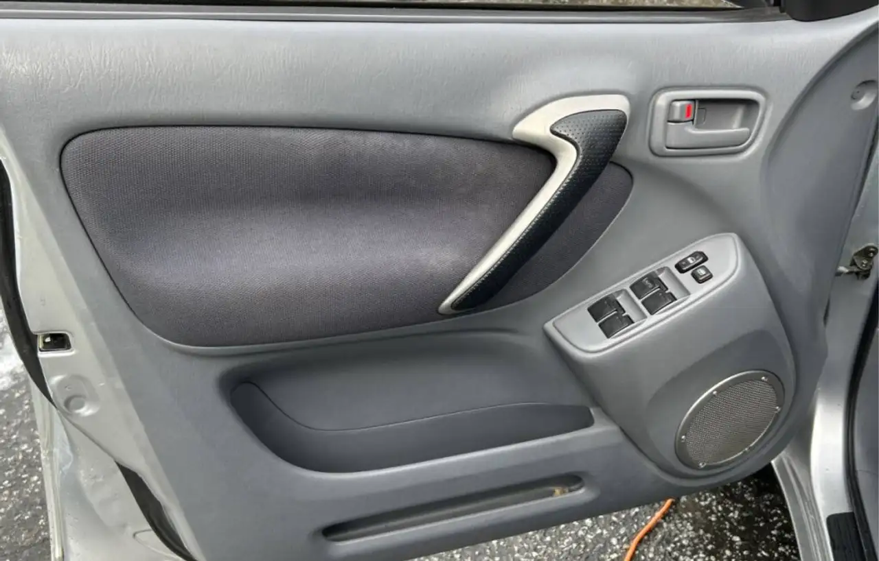 Toyota RAV 4 снимка Toyota RAV 4