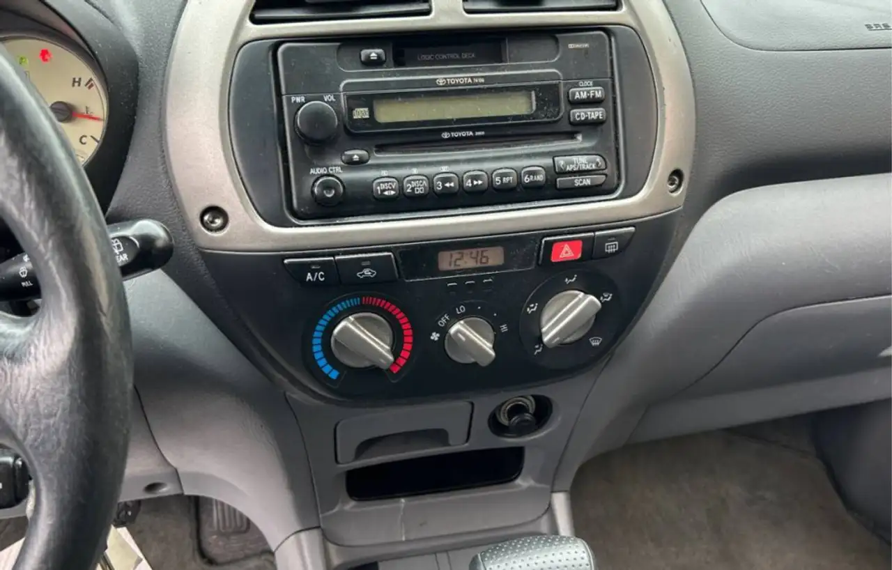 Toyota RAV 4 снимка Toyota RAV 4
