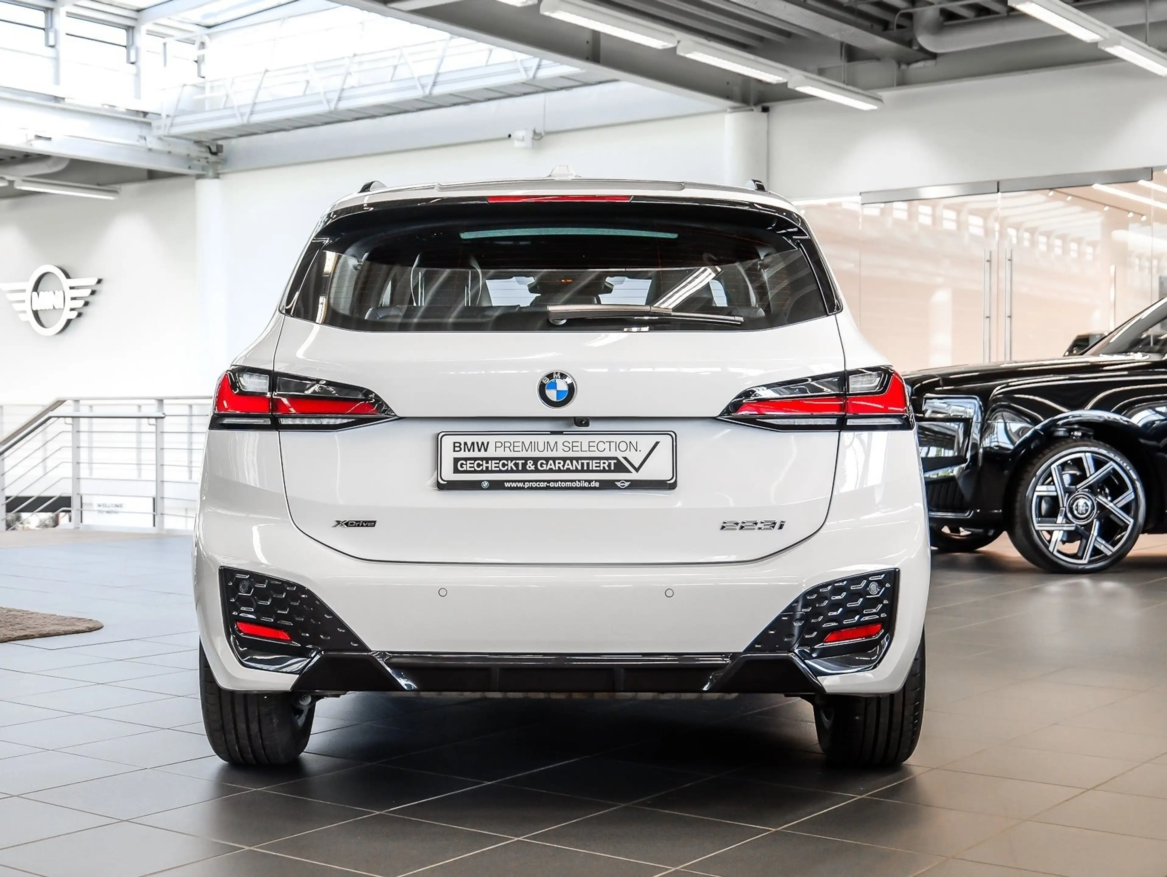 BMW 223 i xDrive Active Tourer M Sport HUD PANO ACC — photo 11