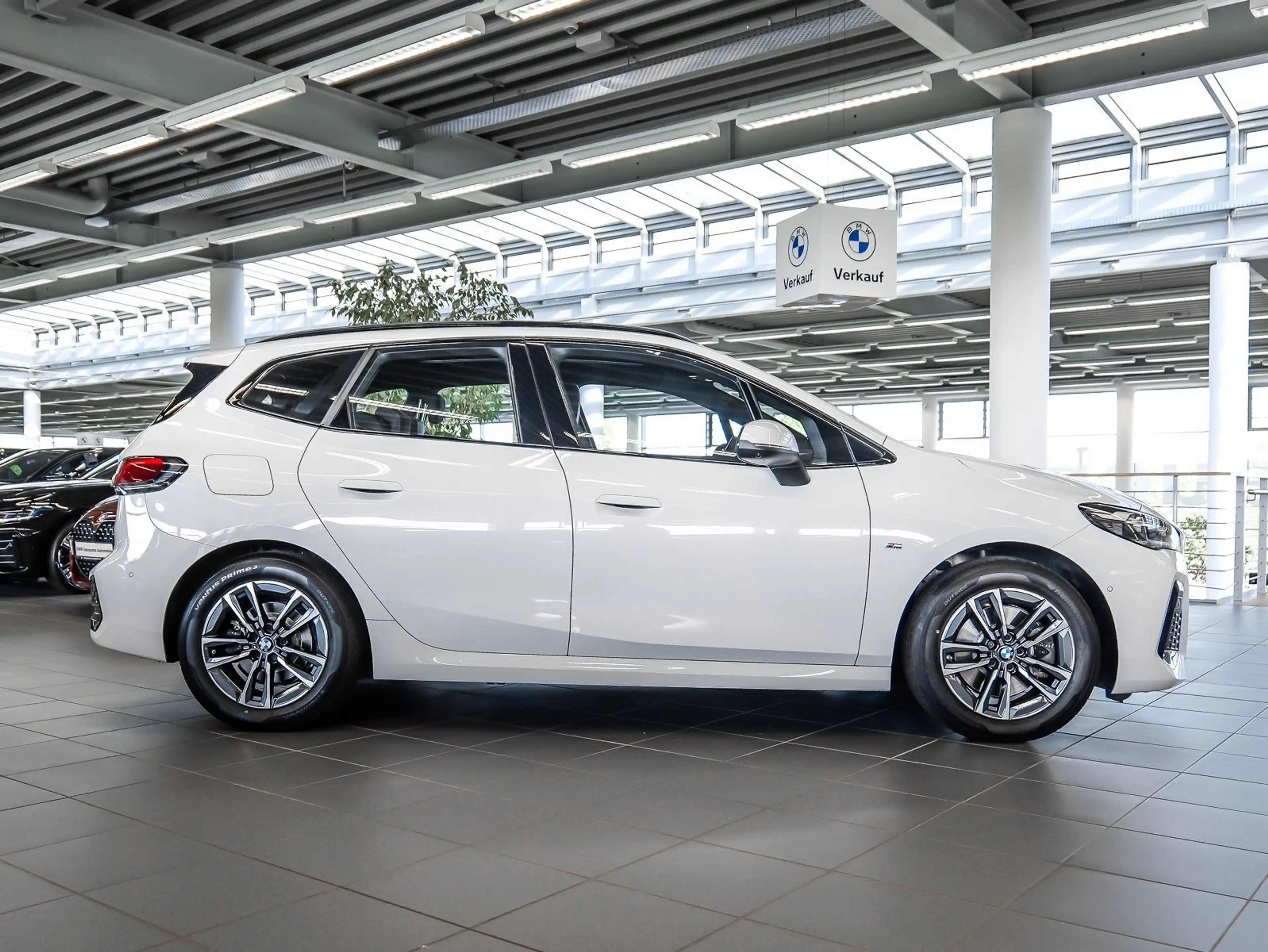 BMW 223 i xDrive Active Tourer M Sport HUD PANO ACC — photo 10