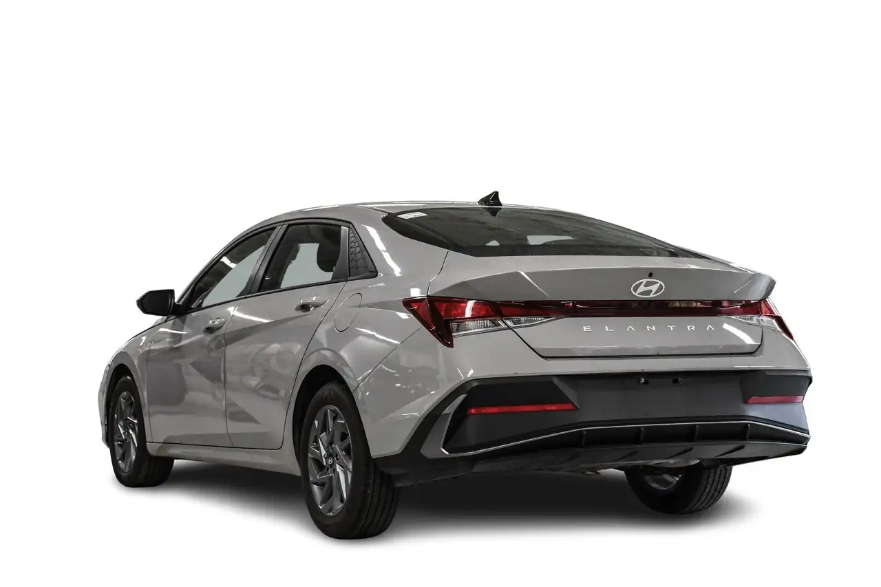Hyundai ELANTRA photo Hyundai ELANTRA