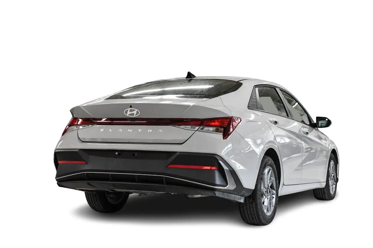 Hyundai ELANTRA photo Hyundai ELANTRA