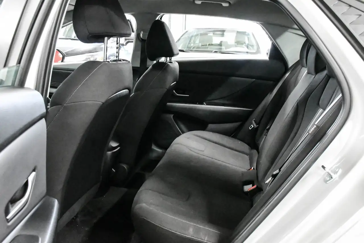 Hyundai ELANTRA photo Hyundai ELANTRA