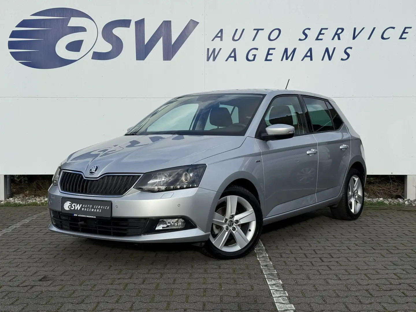 Skoda Fabia 1.0 Active | CarPlay | Camera | Clima | Cruise | P Grijs - 1