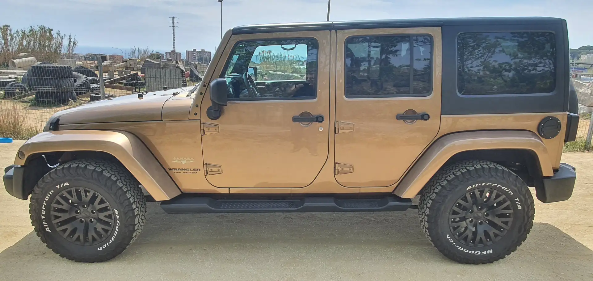 Jeep Wrangler Sahara Unlimited Maro - 1