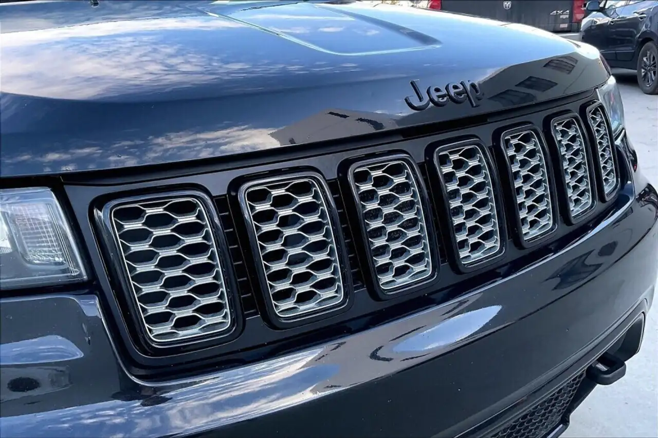 Jeep Grand Cherokee снимка Jeep Grand Cherokee