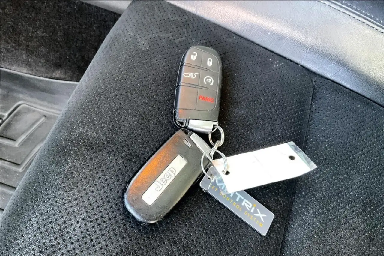 Jeep Grand Cherokee снимка Jeep Grand Cherokee