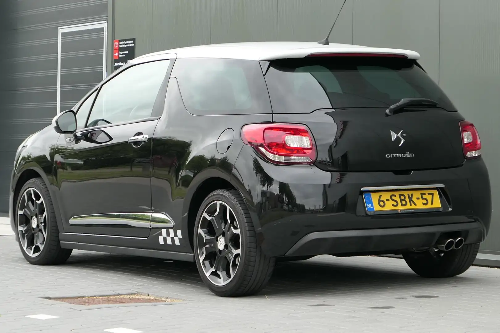 Citroen DS3 1.6 THP Sport Chic NAP Navi Cruise Airco Zwart - 2