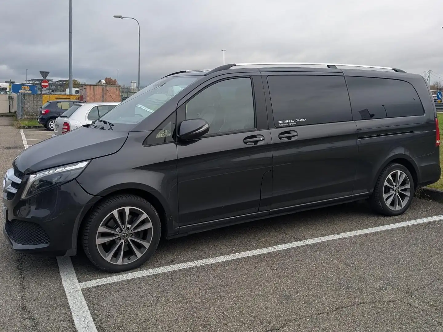 Mercedes-Benz V Extralong 250 d Negru - 1