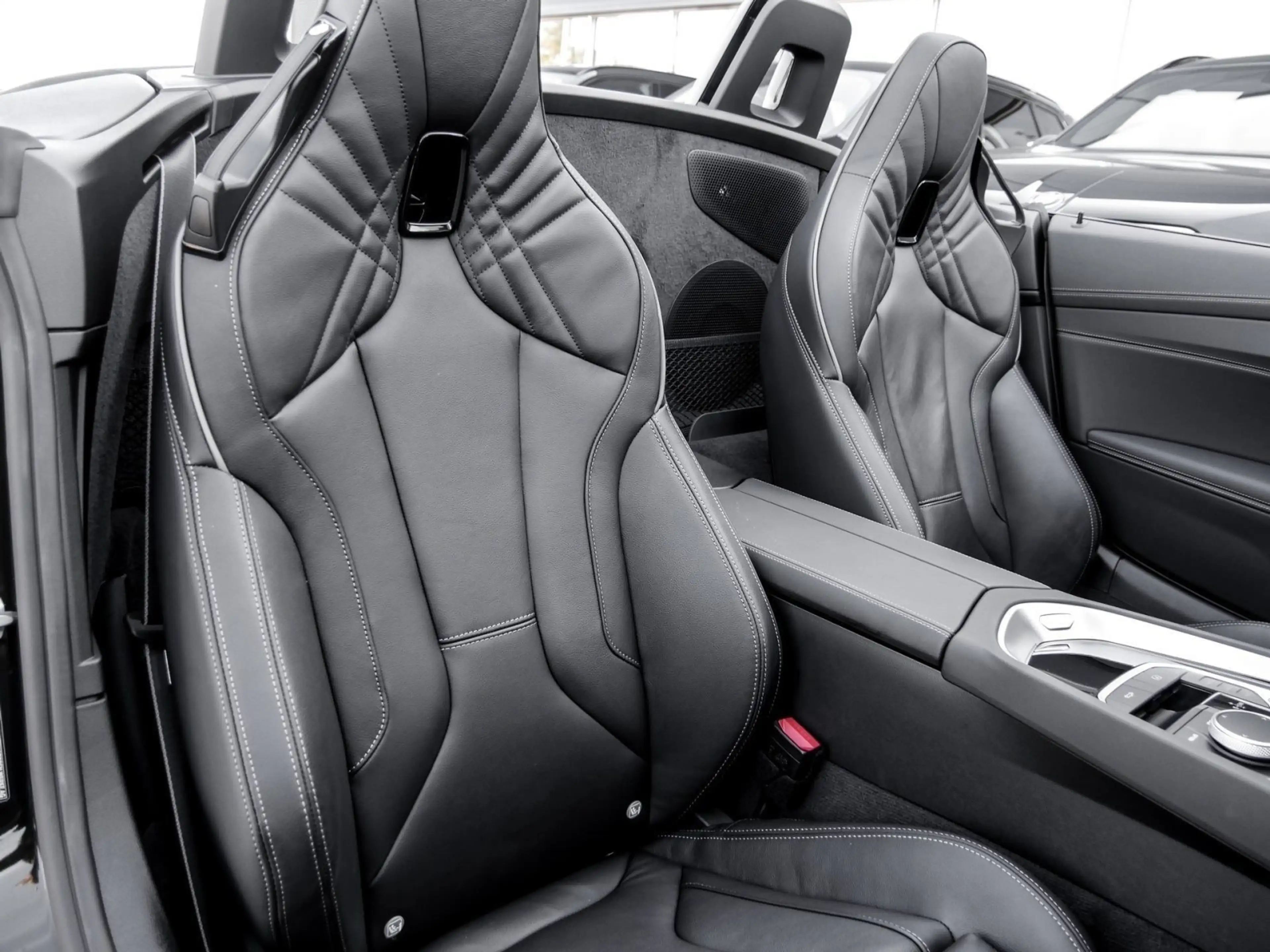 BMW Z4 sDrive20i — photo 8