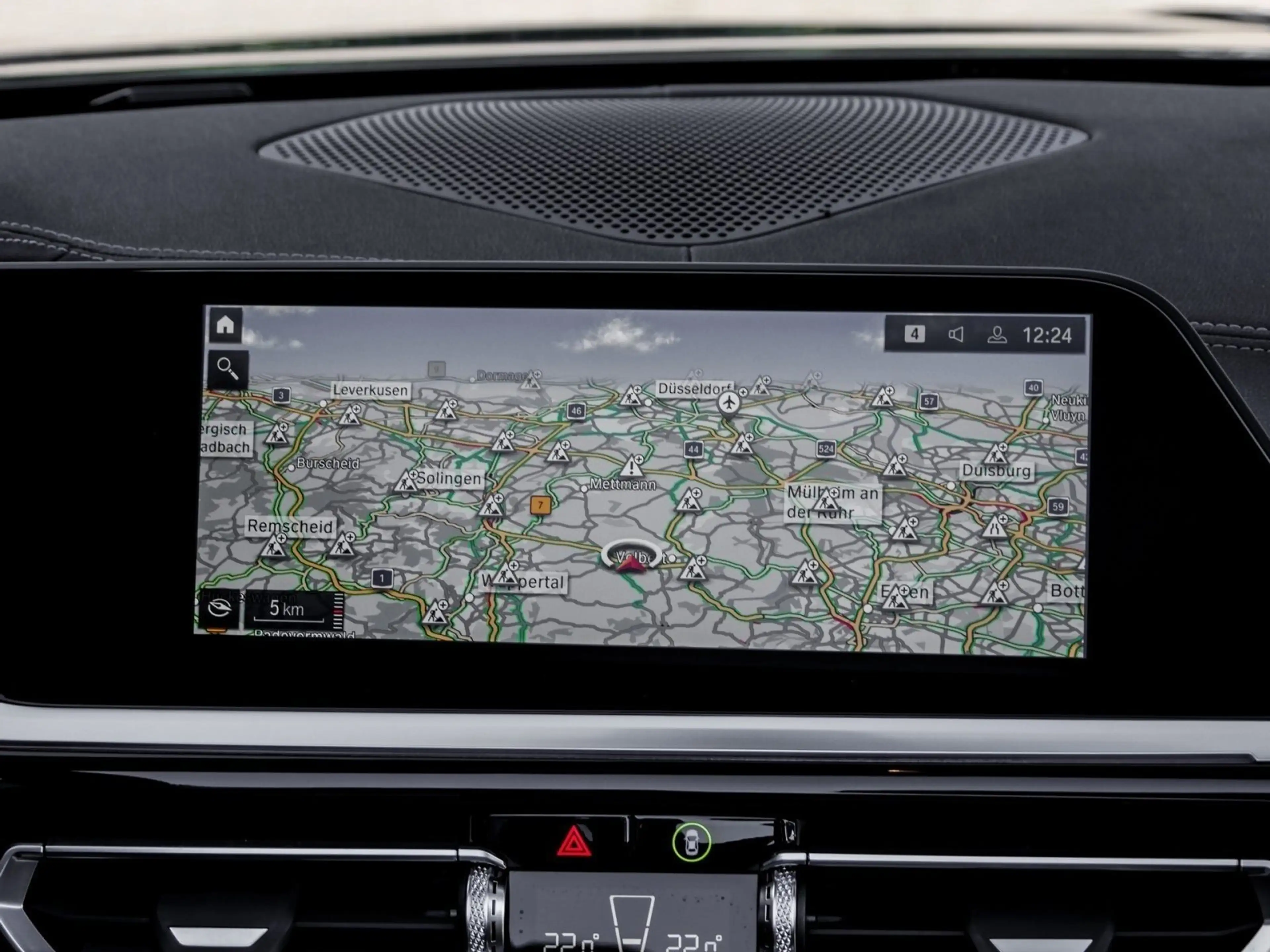 BMW Z4 sDrive20i — photo 9