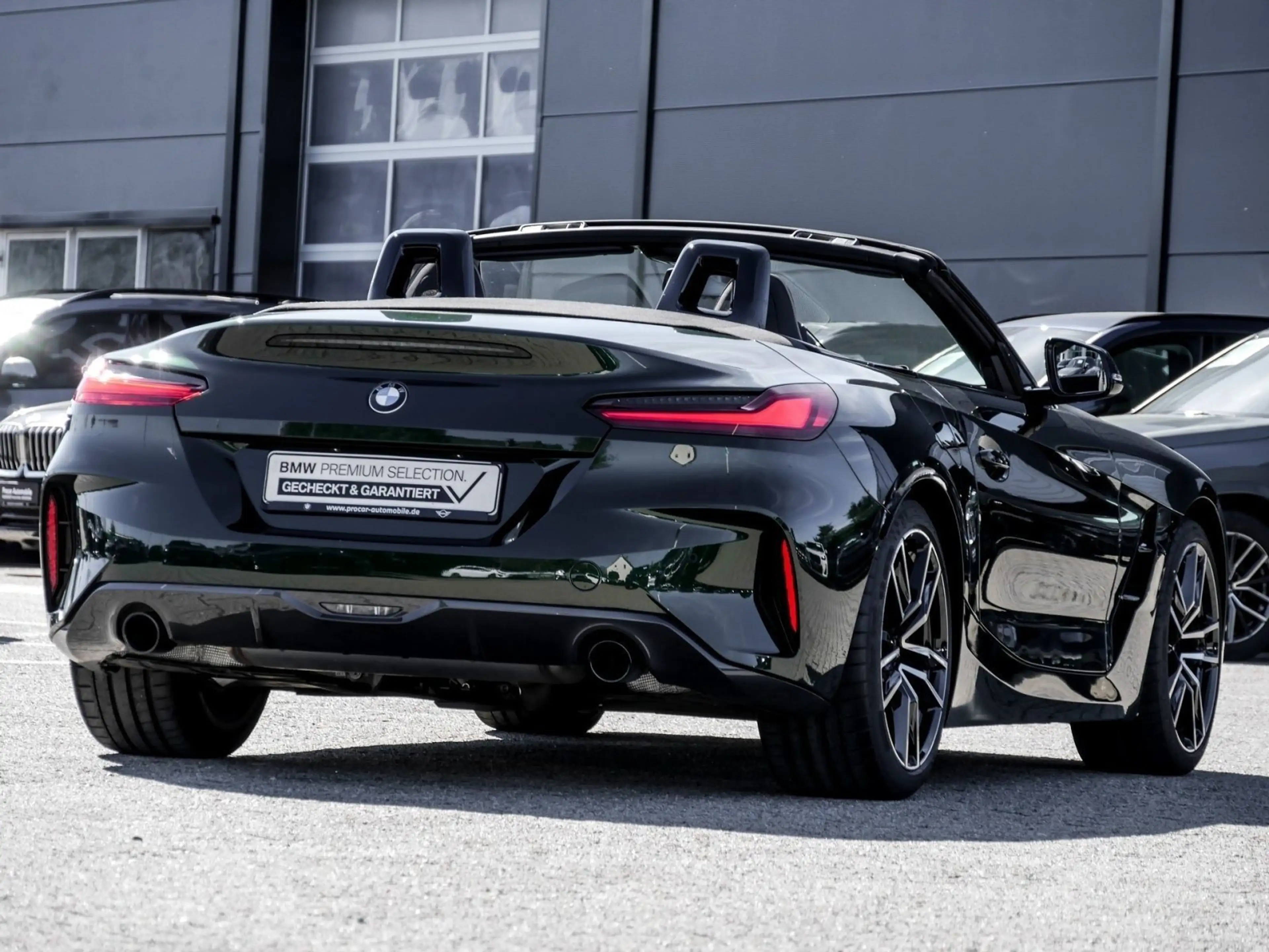BMW Z4 sDrive20i — photo 2