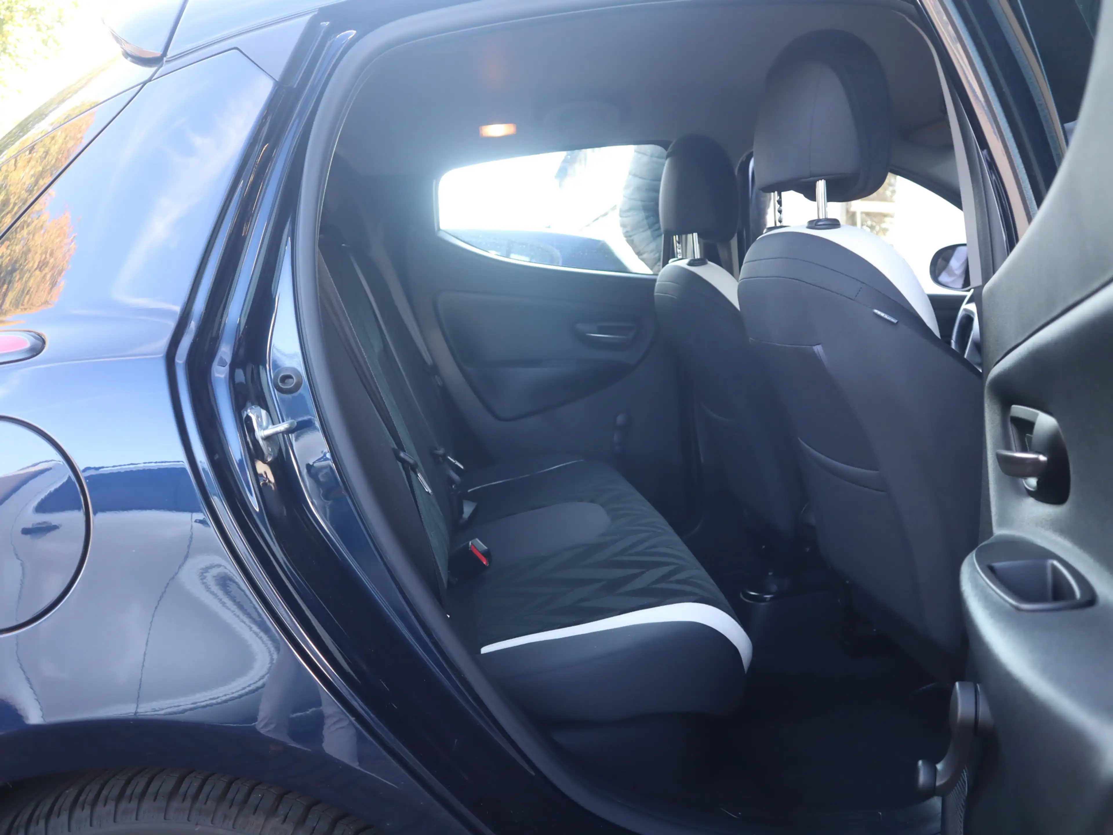 Lancia Ypsilon 1.2 Opening Edition / Navi / Cruise / Eerste eigen — photo 17