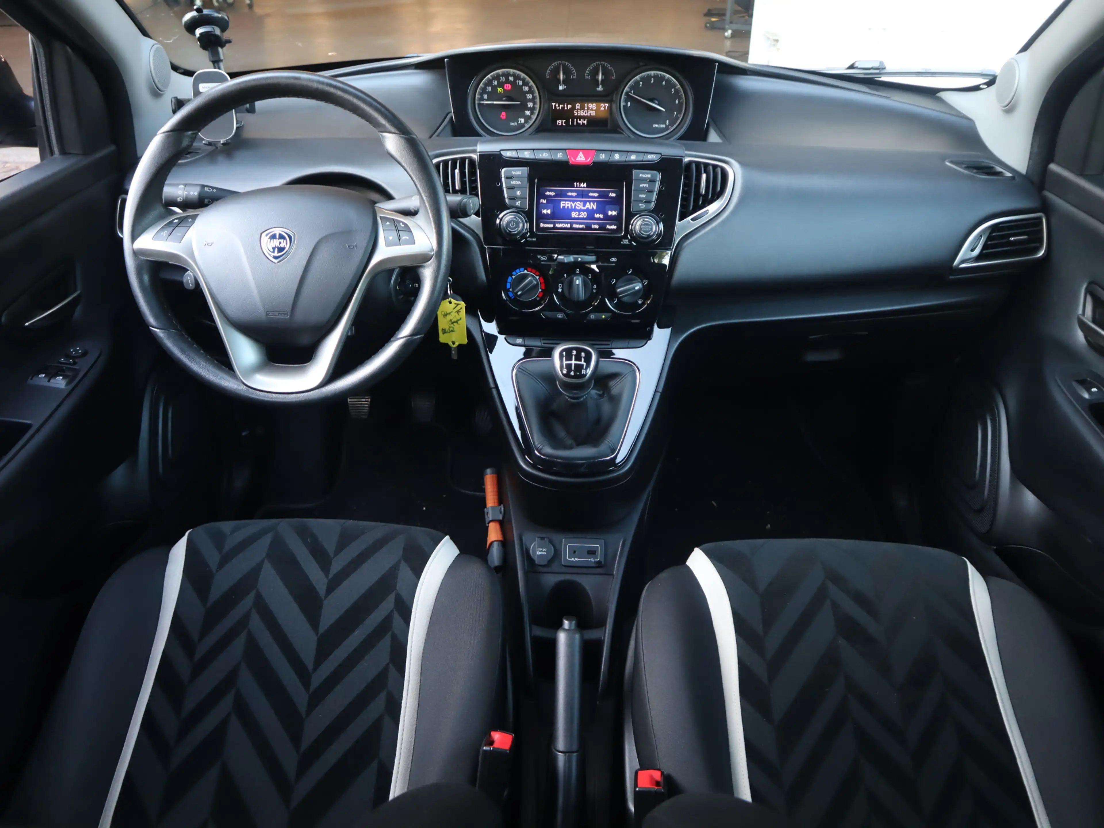 Lancia Ypsilon 1.2 Opening Edition / Navi / Cruise / Eerste eigen — photo 5