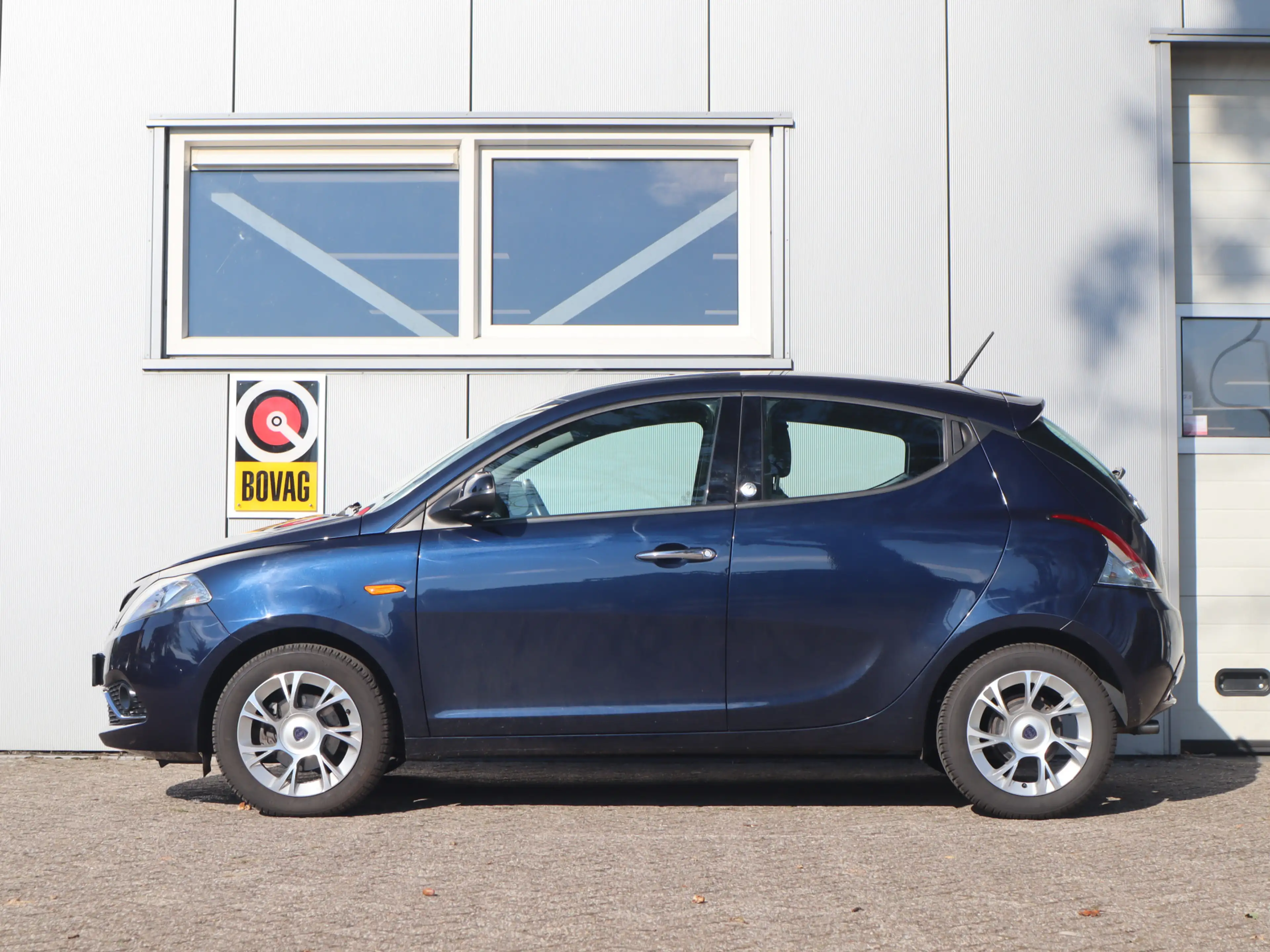 Lancia Ypsilon 1.2 Opening Edition / Navi / Cruise / Eerste eigen — photo 2