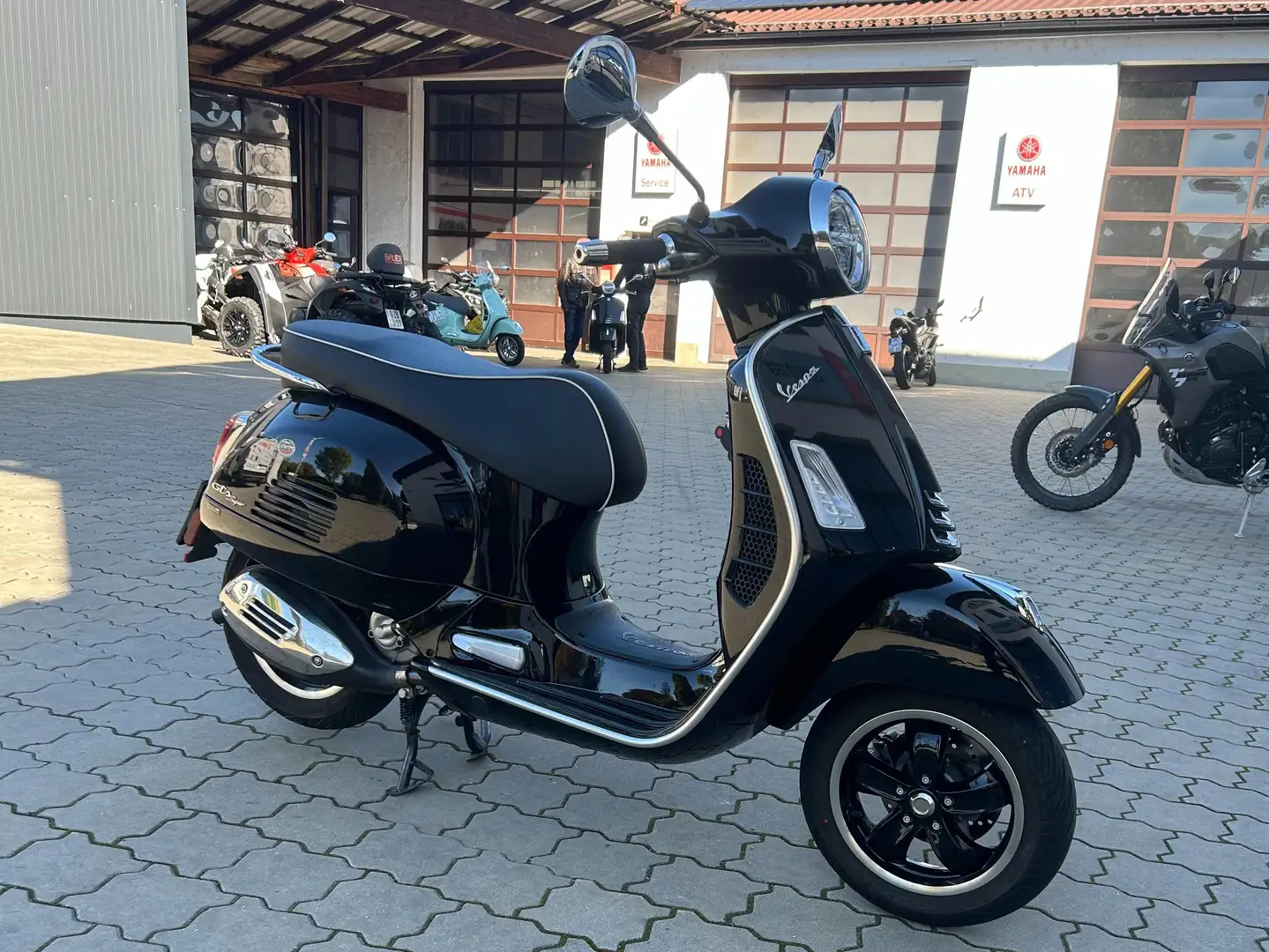 Vespa GTS 300 Schwarz - 2