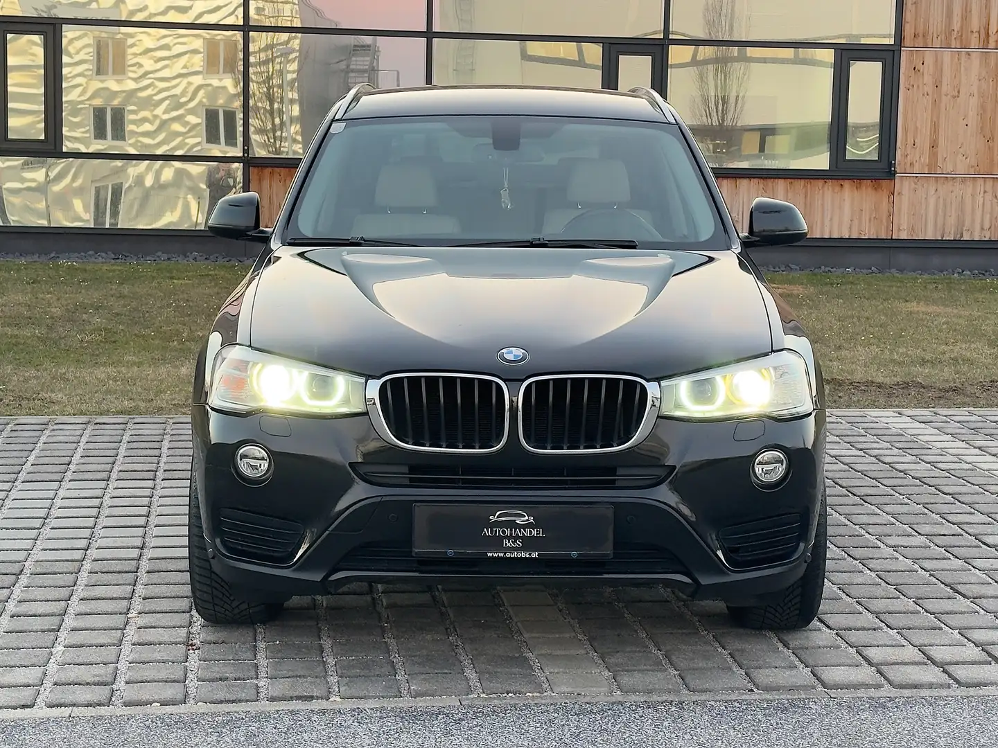 BMW X3 xDrive 20d Aut. Ö-Paket *TOP AUSSTATTUNG* Schwarz - 2