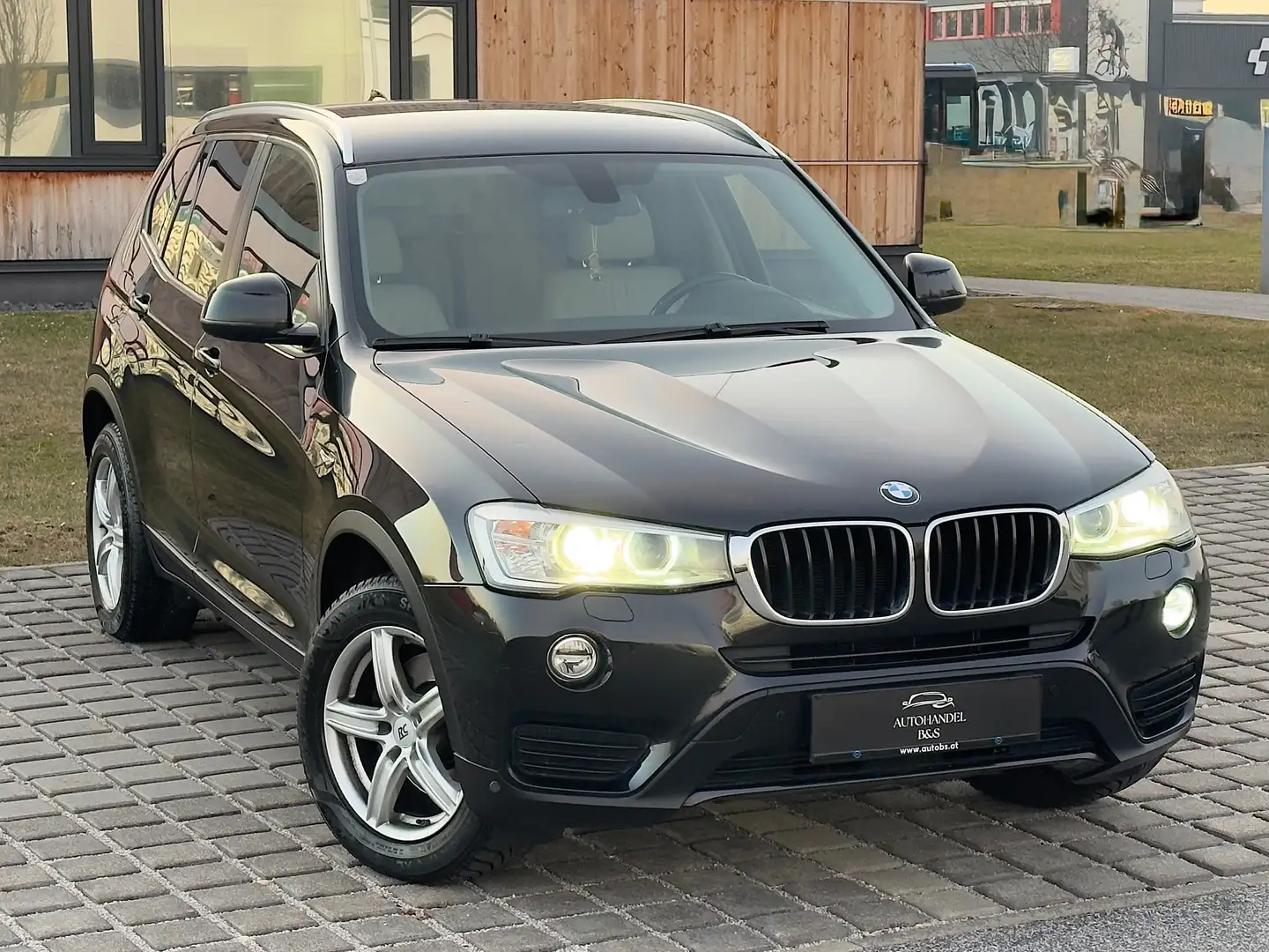 BMW X3 xDrive 20d Aut. Ö-Paket *TOP AUSSTATTUNG* Schwarz - 1