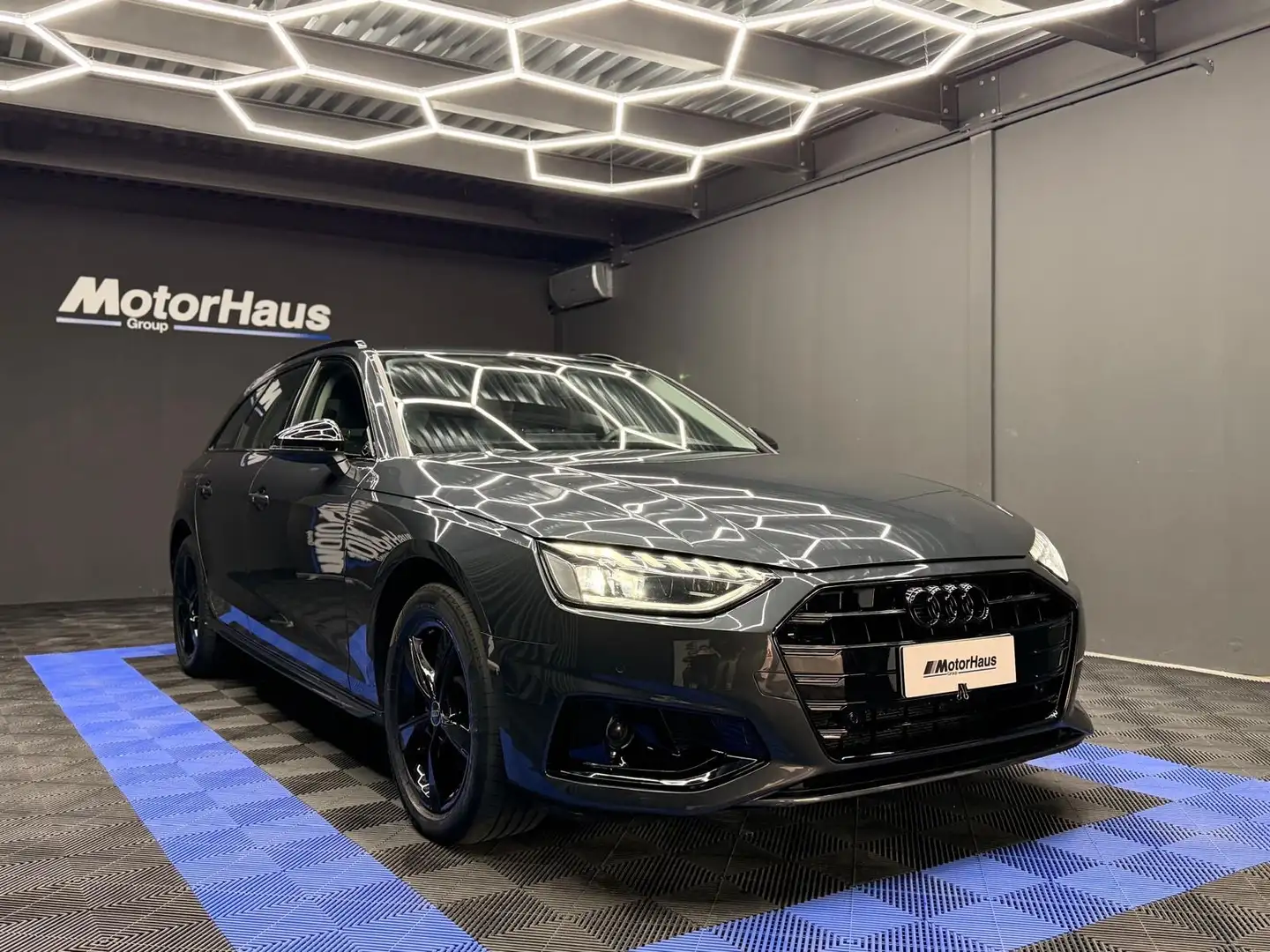 Audi A4 35 2.0 tdi mhev Business Advanced 163cv Grijs - 1