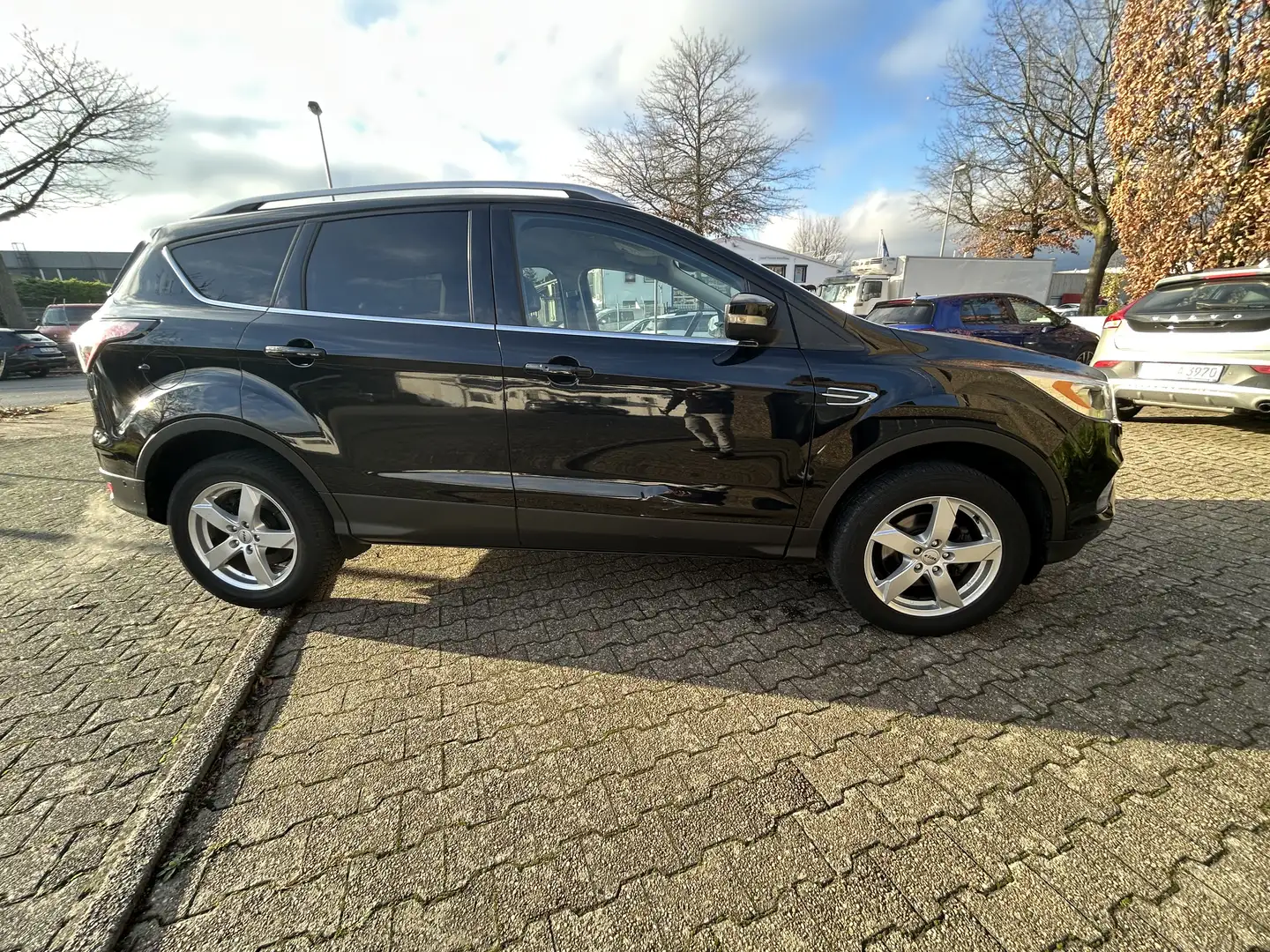 Ford Kuga Titanium Schwarz - 2