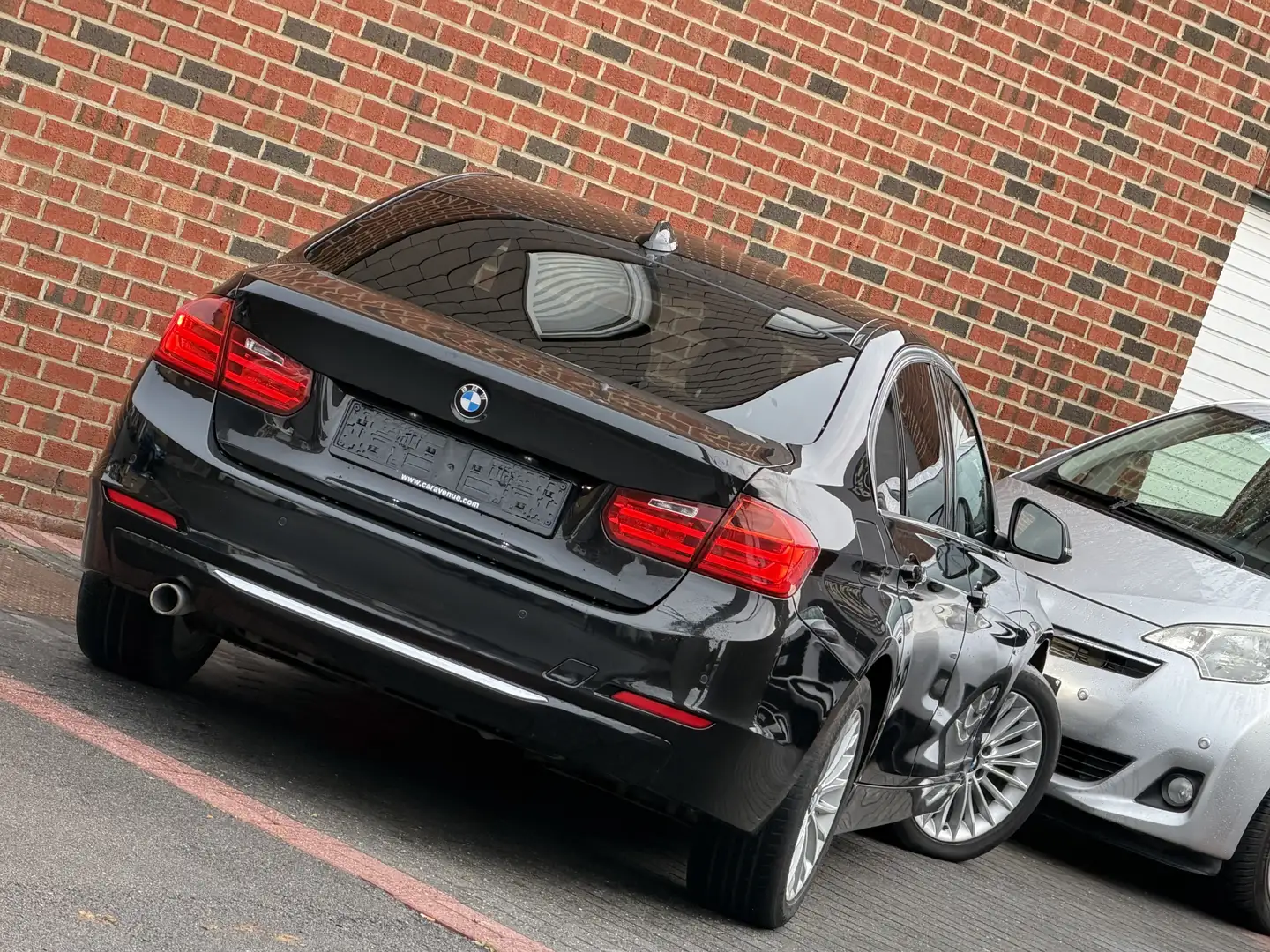 BMW 316 // ÉTAT NEUF / 1ERE PROPRIÉTÉ / Black - 2