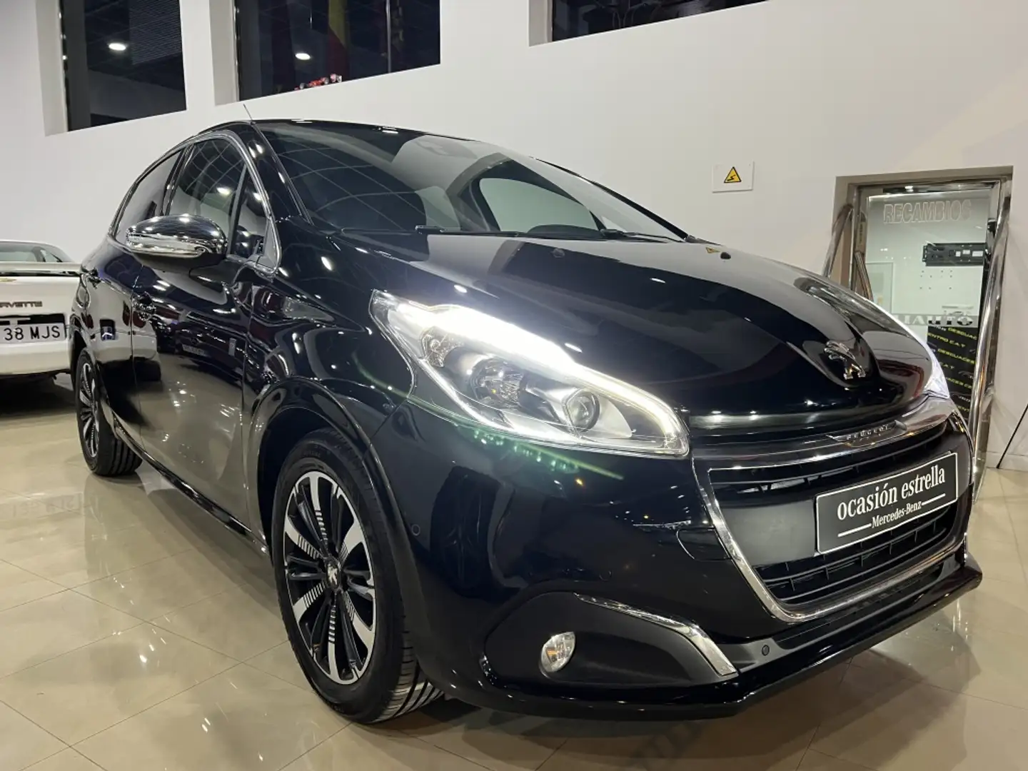 Peugeot 208 1.2 PureTech S&S Tech Edition EAT6 110 Euro 6.2 Negro - 1