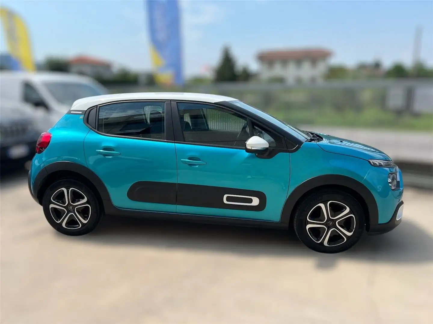 Citroen C3 C3 III 2017 1.2 puretech Shine Pack s Blauw - 2