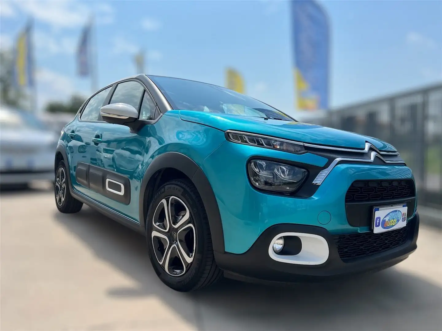 Citroen C3 C3 III 2017 1.2 puretech Shine Pack s Blauw - 1