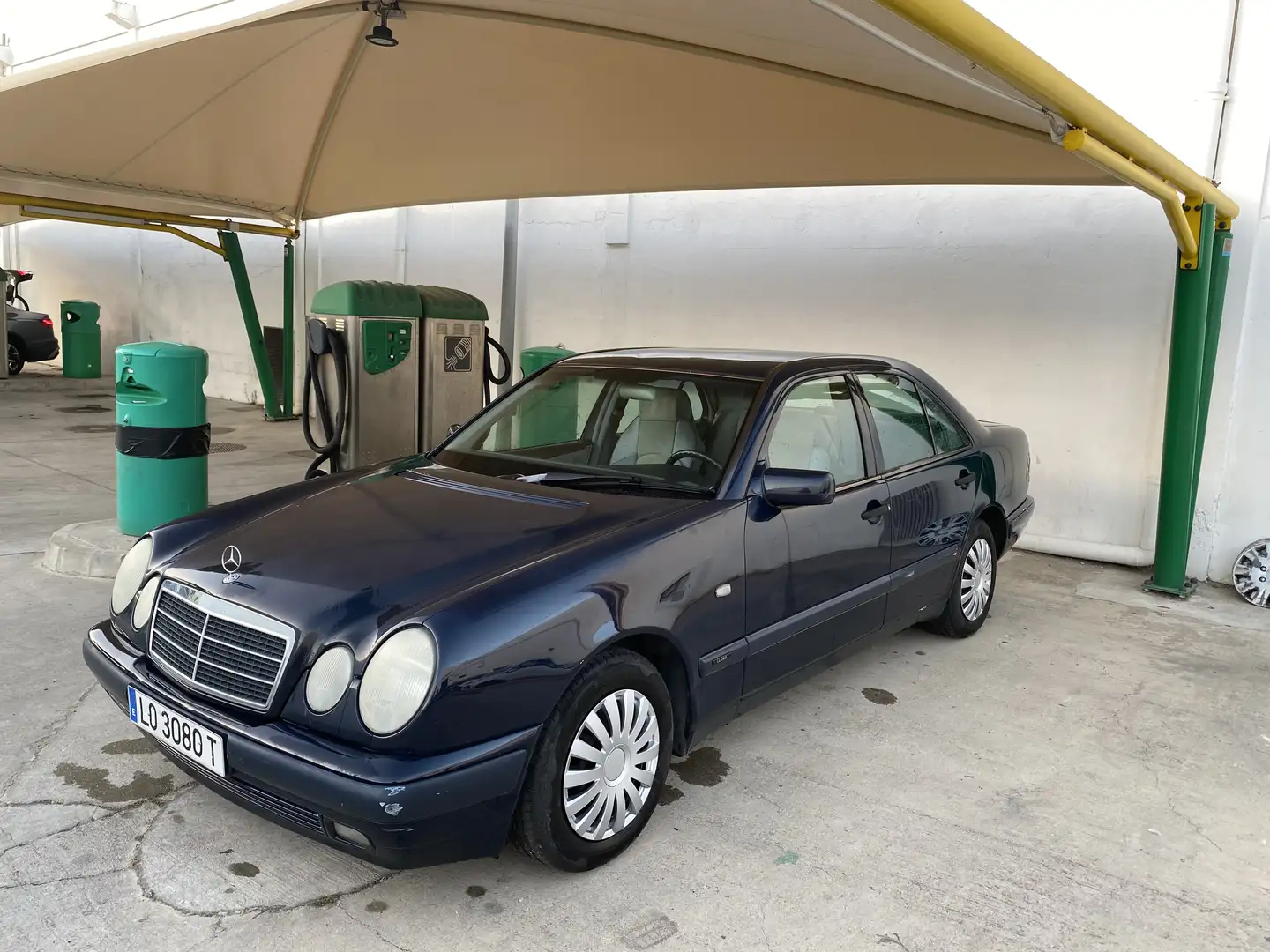 Mercedes-Benz E 200 Classic Azul - 2