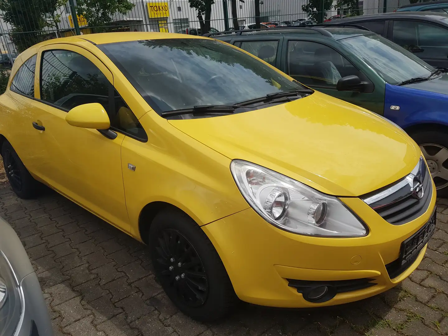 Opel Corsa 1.0 12V Yellow - 2
