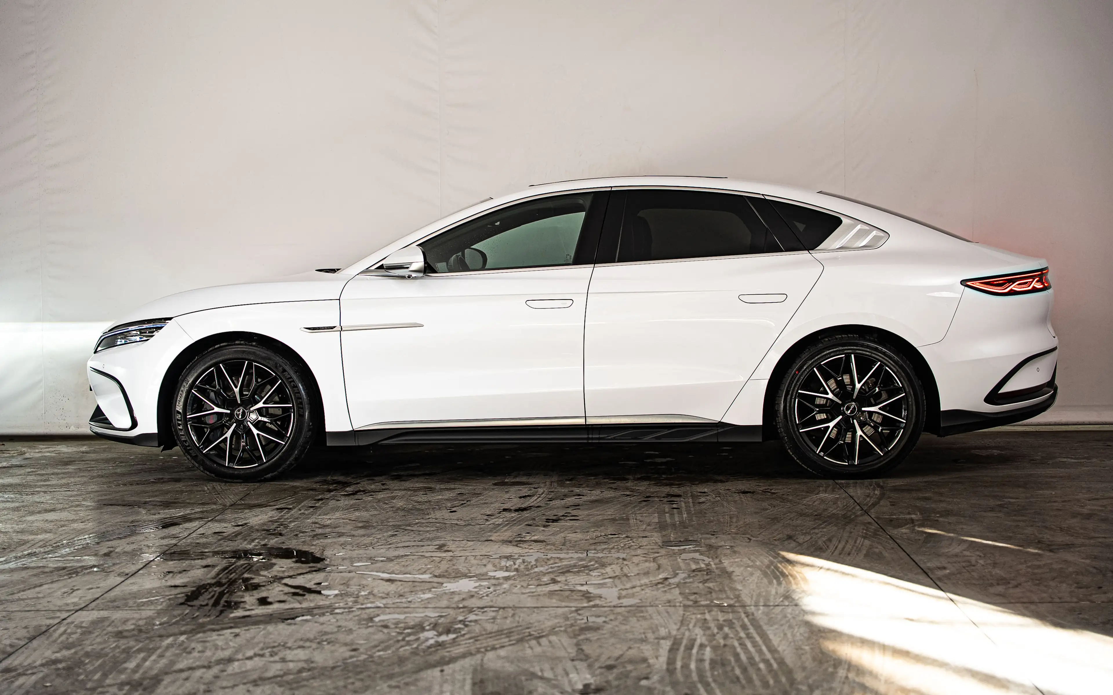 BYD Han Han 85.4 kWh Executive AWD — photo 2