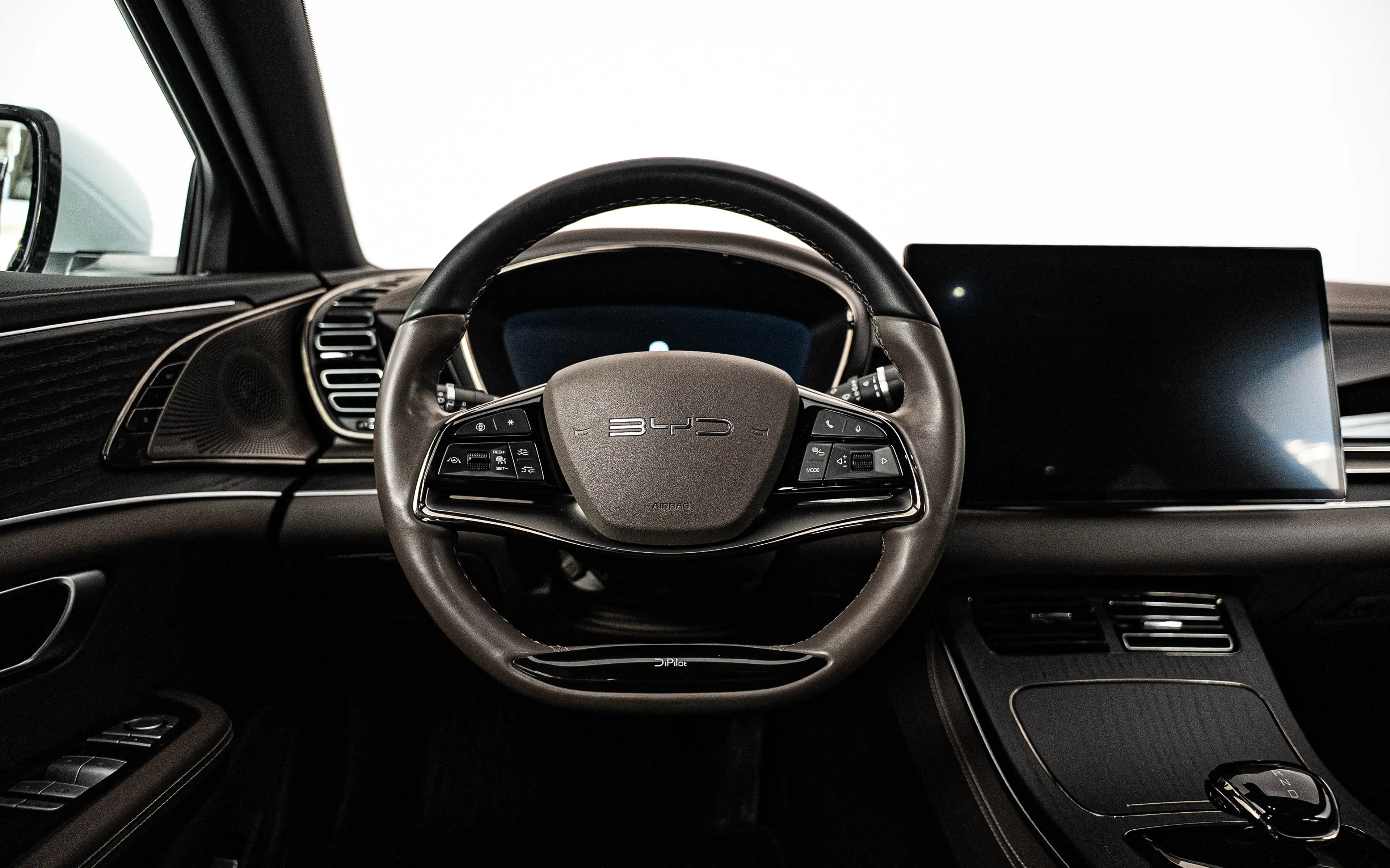 BYD Han Han 85.4 kWh Executive AWD — photo 12