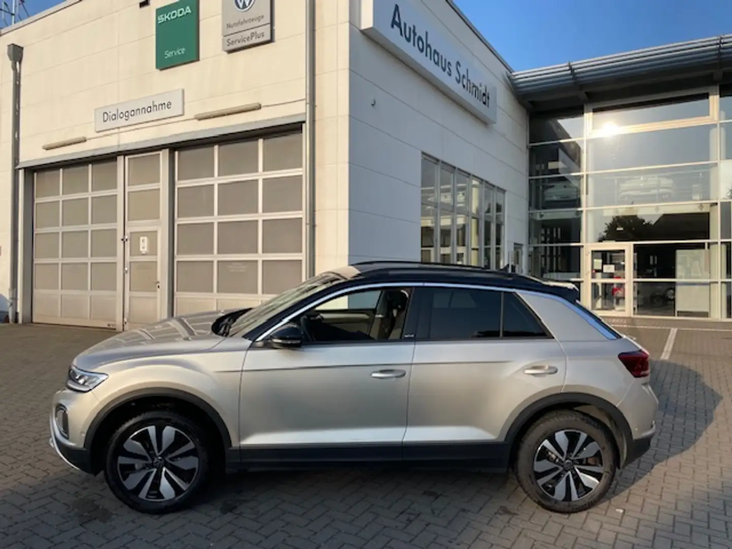 Volkswagen T-Roc 1.5TSi Move R-Kamera NaviMedia 17Zoll LED Grau - 2