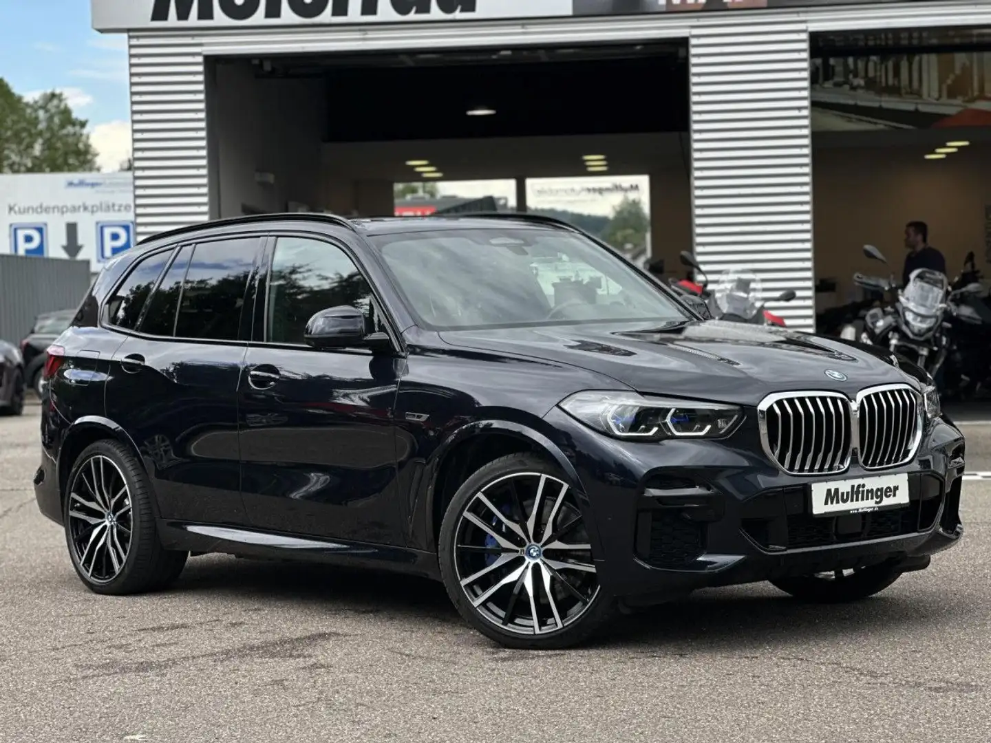 BMW X5 x45e M Sport IntAktLenk.SuView PanoD.KomfS.22 Schwarz - 2