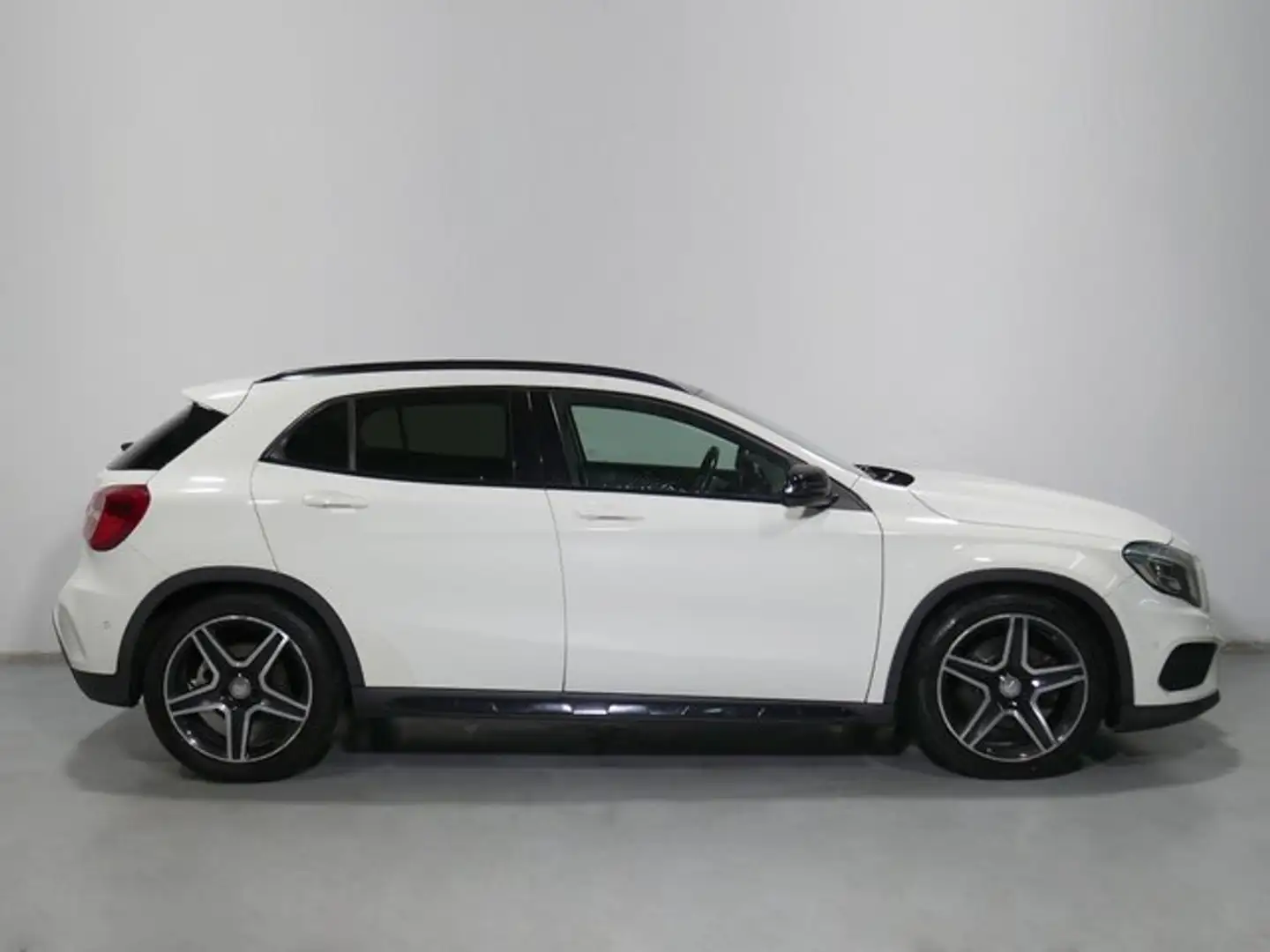 Mercedes-Benz GLA 220 220CDI AMG Line 4Matic 7G-DCT Blanco - 2