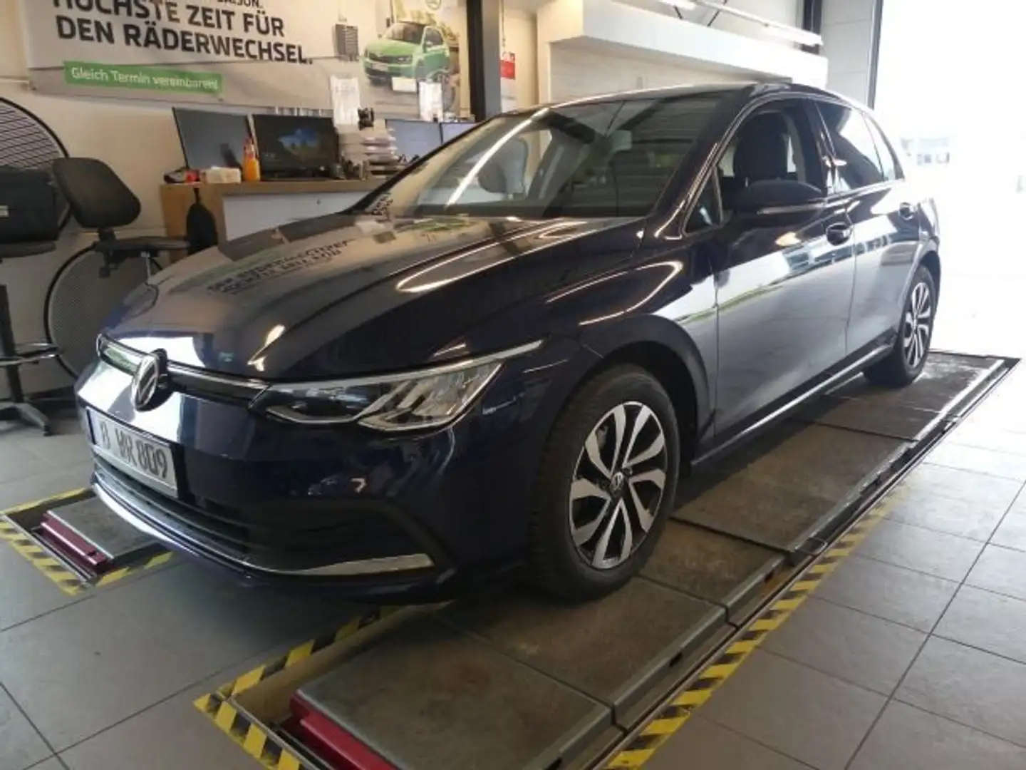 Volkswagen Golf VIII 2.0TDI DSG ACTIVE NAVI AHK LED Blauw - 2
