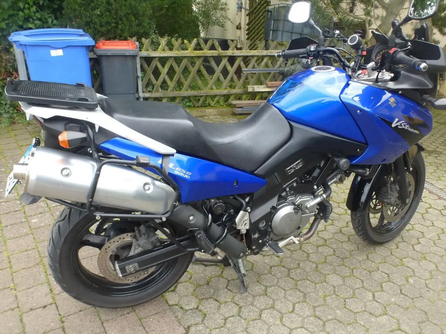 Suzuki V-Strom 650 Modrá - 2
