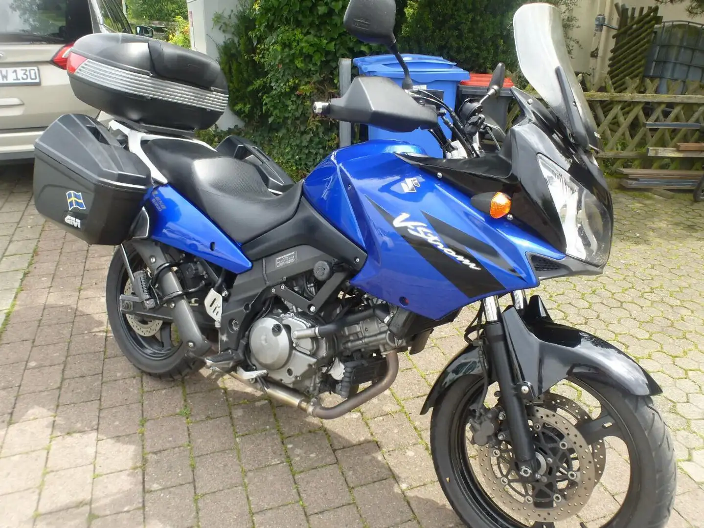 Suzuki V-Strom 650 Modrá - 1