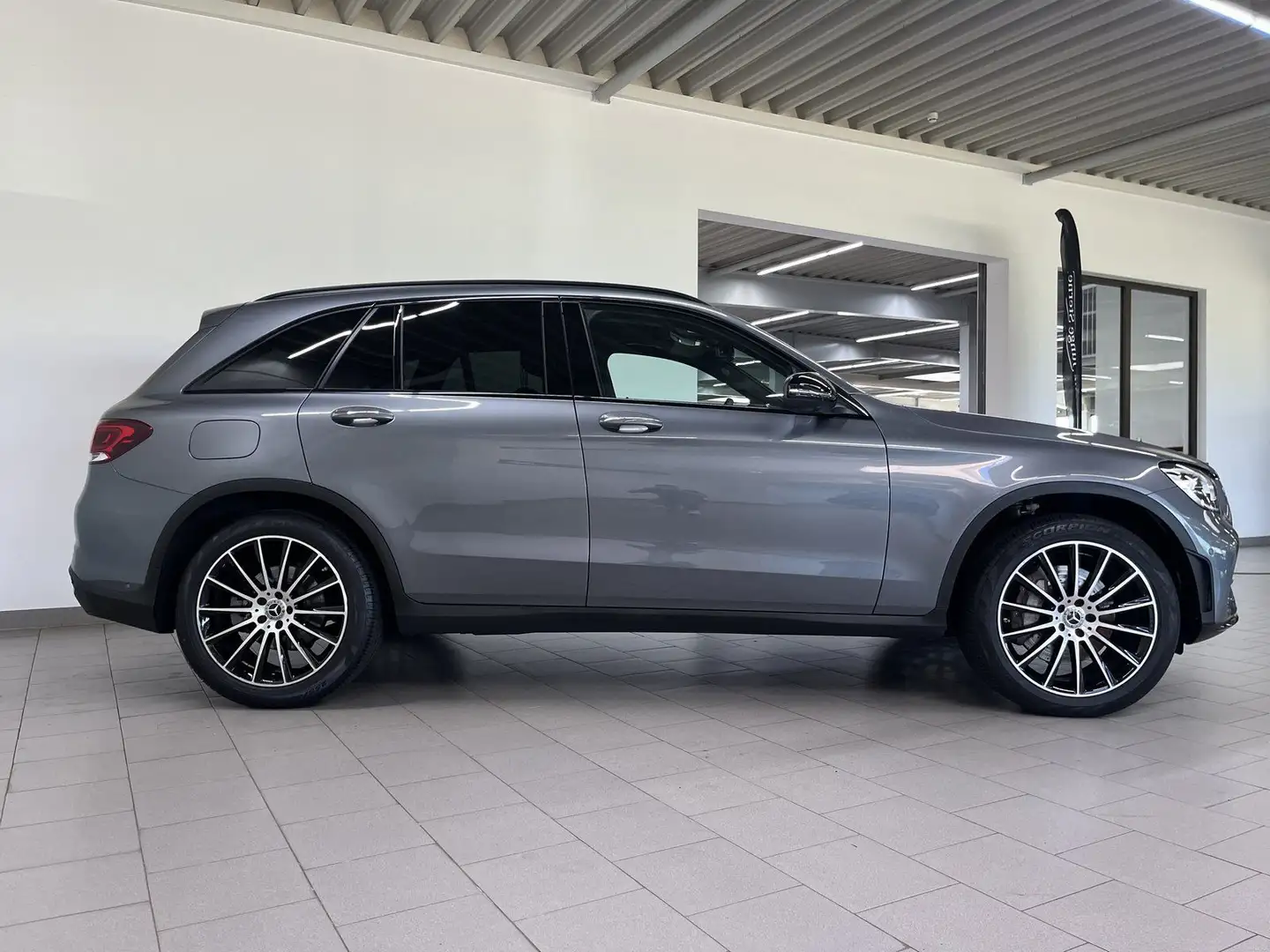 Mercedes-Benz GLC 400 d 4M AMG+NIGHT+DIST+PANO+MEMORY+AHK+360° Grau - 2