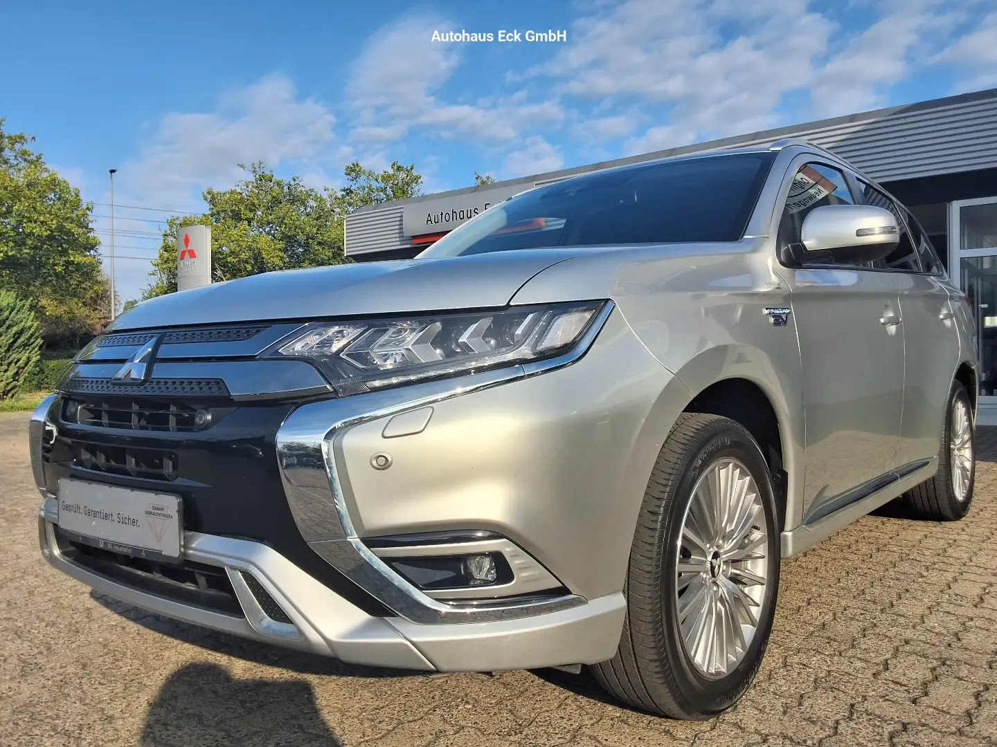 Mitsubishi Outlander Outlander Plug-in Hybrid 2.4 PLUS FA-Paket*4WD Silber - 1